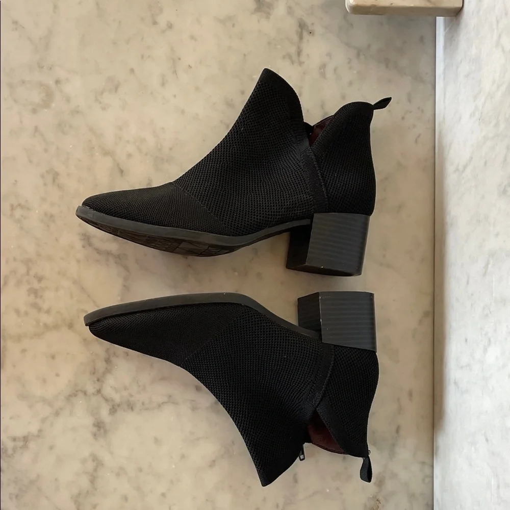 LIFE STRIDE Destined Black Ankle Boots Fabric Upper Zip Side